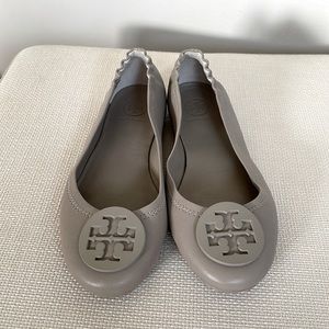 TORY BURCH MINNIE TRAVEL BALLET FLAT, LEATHER